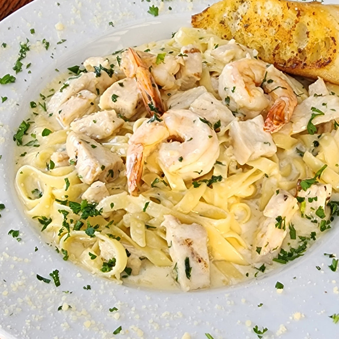 LUNCH GARLIC CHICKEN ALFREDO
