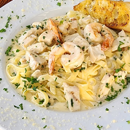 GARLIC CHICKEN ALFREDO  (Catered Box Lunch)